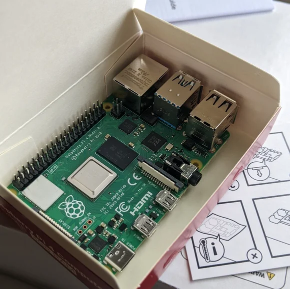Raspberry Pi 4 Model B 4GB Starter Kit